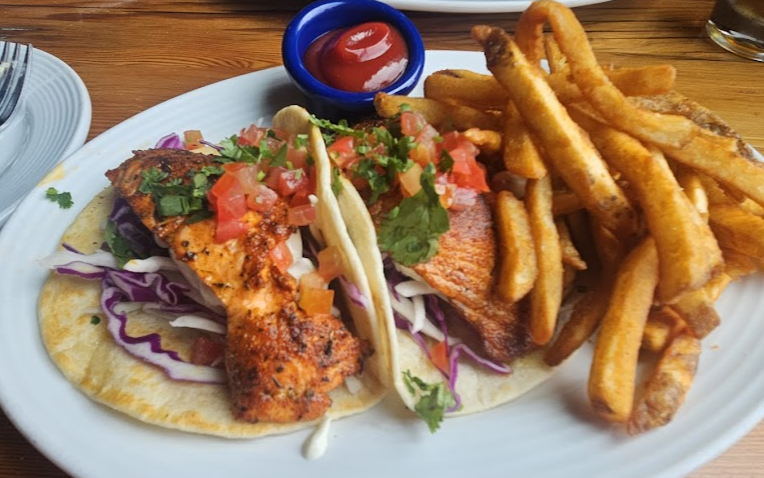 Boathouse 19 signature dishes Smokehouse Burger
Fish Tacos
Pulled Pork
